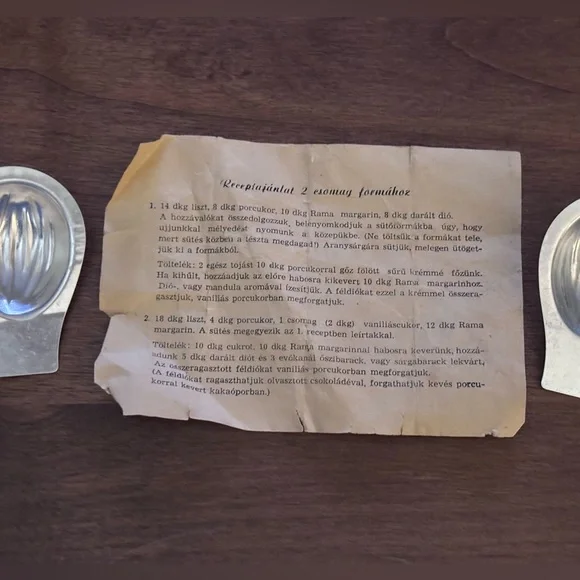 Walnut molds. Comes in a set of 26 individual molds. Ideal for cookies! - Picture 9 of 10